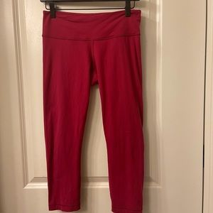 Women’s red Lululemon cropped leggings!